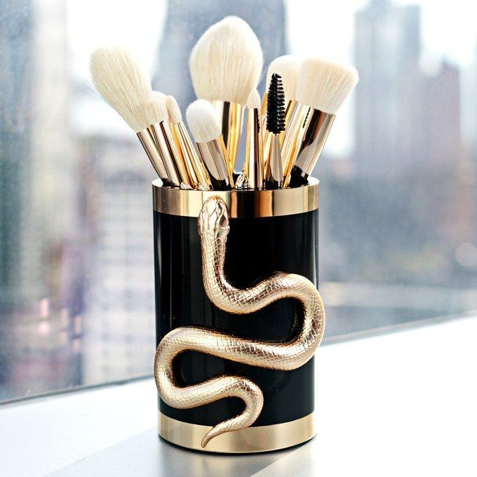 Fashion Women′ S Make up Brushes Set Snake Decaration with Brushes Tube, 10 PCS Eyebrow Eyelash Lip Eye Shadow Contour Hight Light Brush