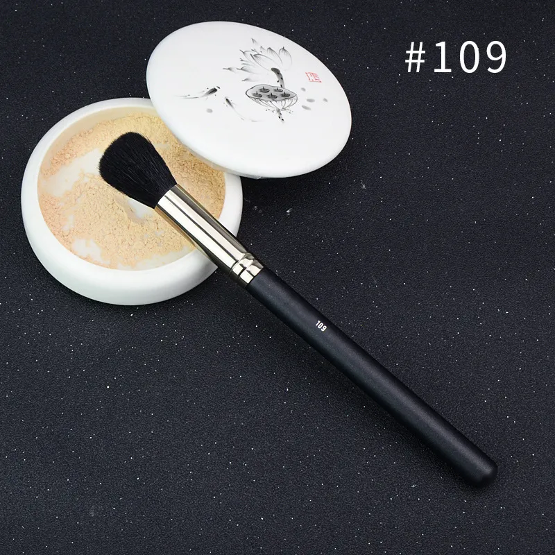 Eyeliner Brush Detail 1