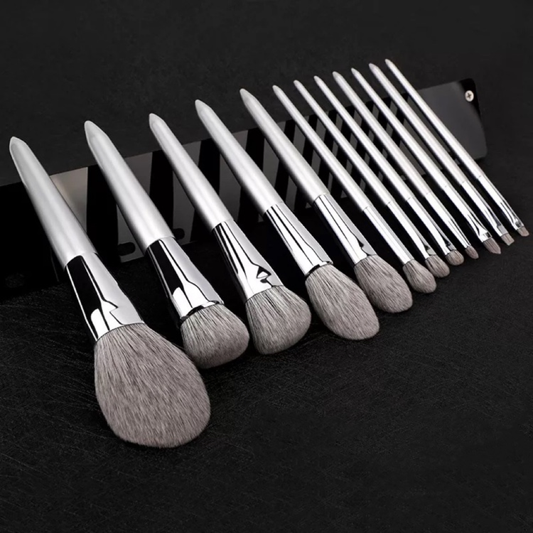High Quality Silver Color Makeup Brush Set 12PCS in One Vegan Eyeshadow Brush Foundation Brush Cosmetics Kit
