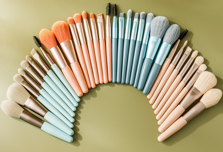 4 Colors Top Sale Beginner Makeup Brush Set with PU Bag 8PCS in One Portable Cosmetics Kit