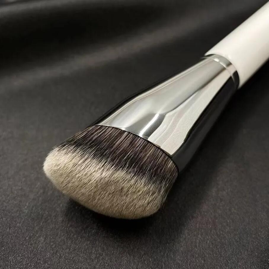 Oblique Head Contour Wool Flat Type Cosmetic Brush