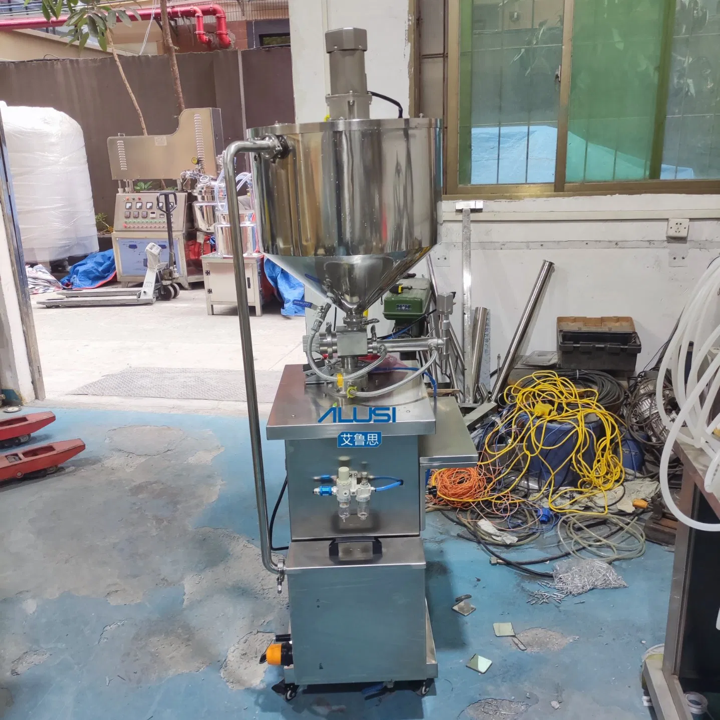Máquina de llenado caliente de mezcla de cera de parafina para lápiz labial de pequeña capacidad semiautomática con temperatura constante