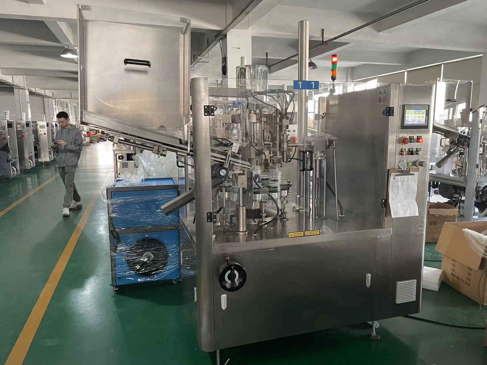 Máquina de llenado, sellado e impresión de tubos de plástico rotativos para crema de manos, protector solar, crema de maquillaje, loción cosmética y pasta