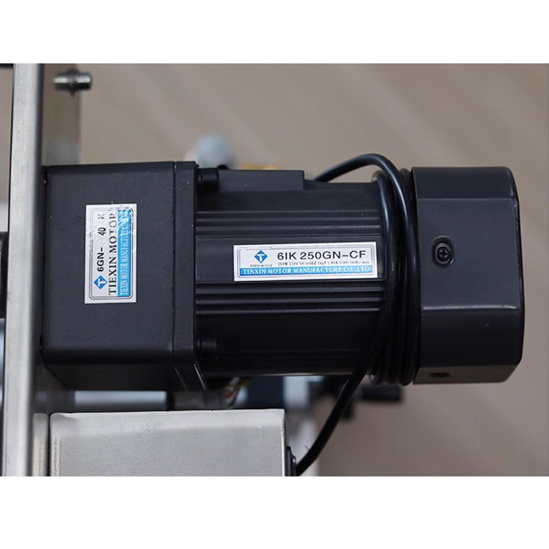 Máquina de llenado de tanque de mezcla calefaccionado neumático semiautomático para líquidos, pastas, cremas, bálsamos labiales y lociones corporales