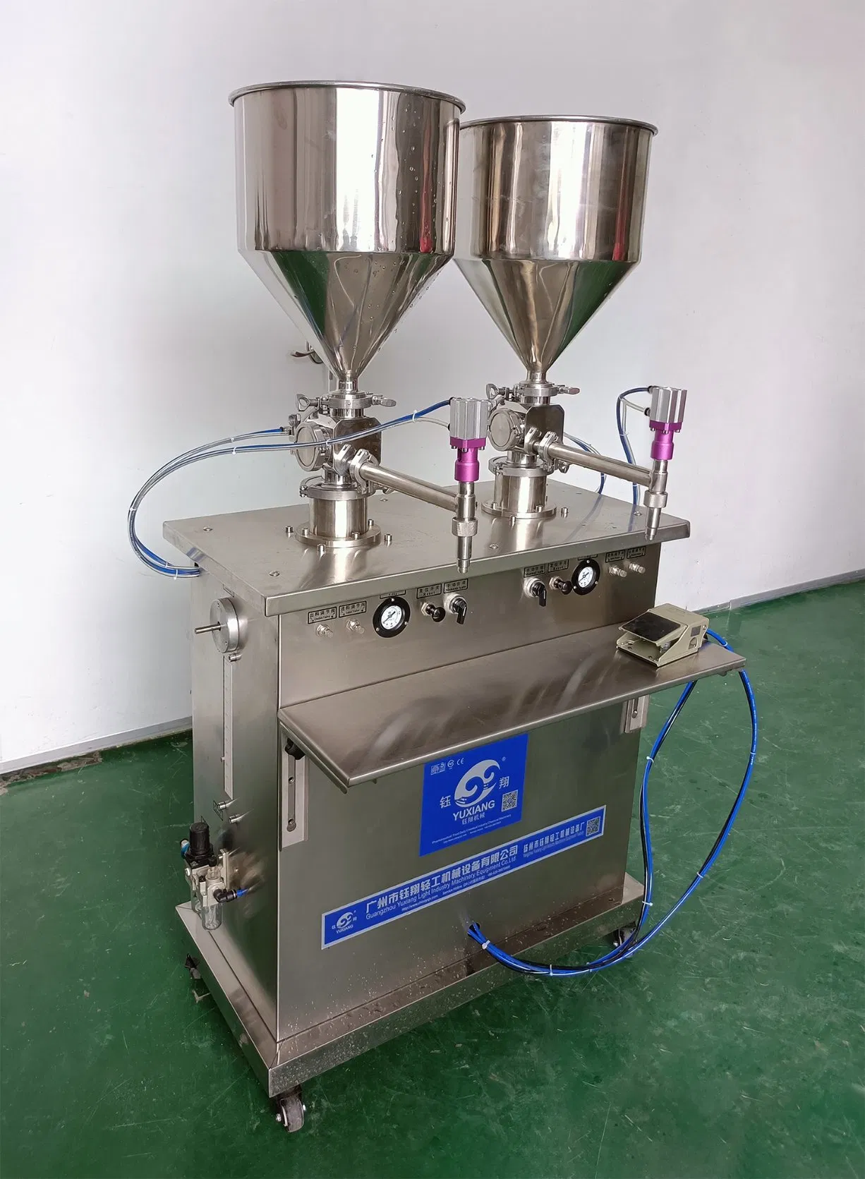Cabezal de llenado y taponado semiautomático de doble boquilla neumática a granel