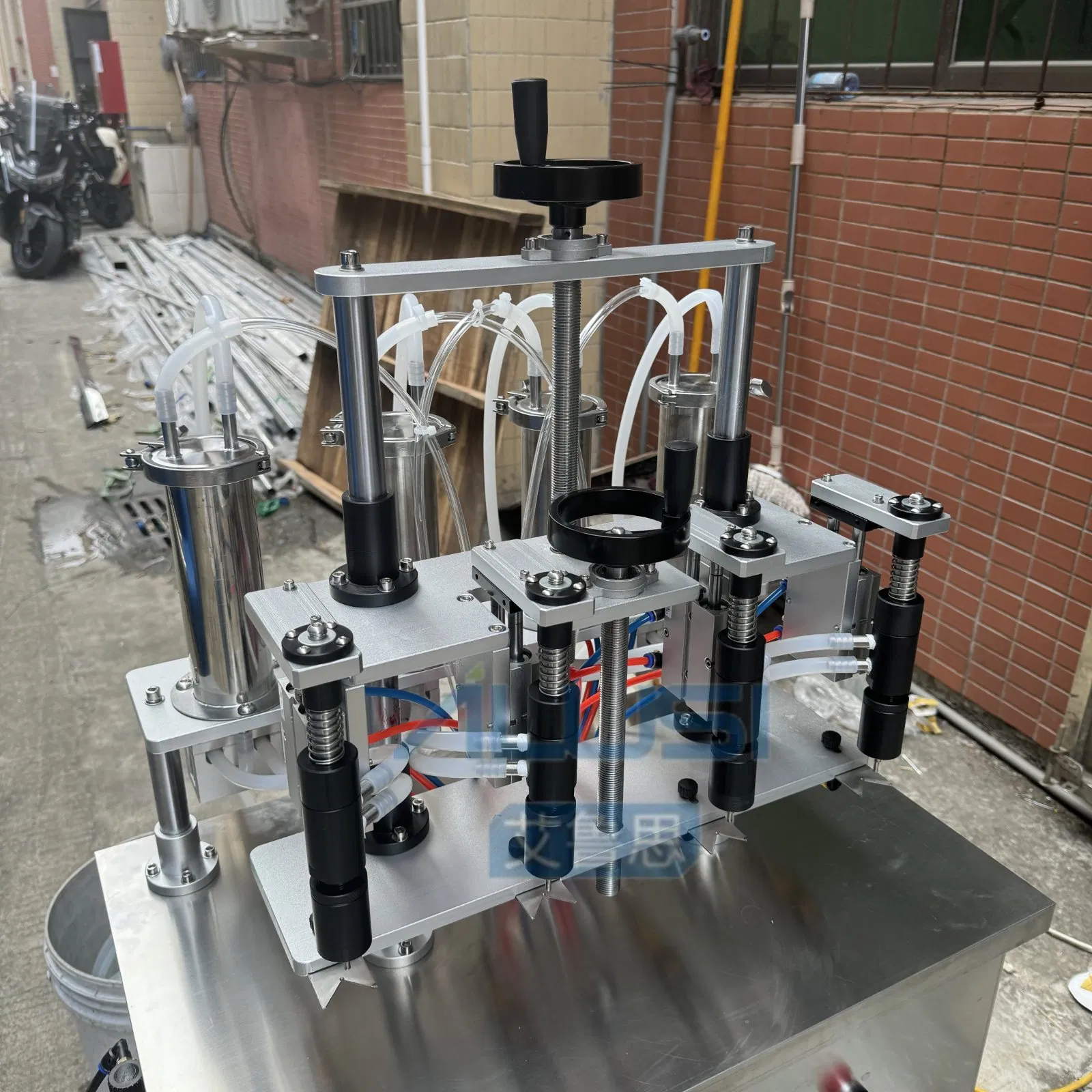 4-Head Máquina de llenado automática de botellas de aceite esencial líquido para pequeñas empresas de cosméticos, rellenadora de perfumes y líquidos fragantes