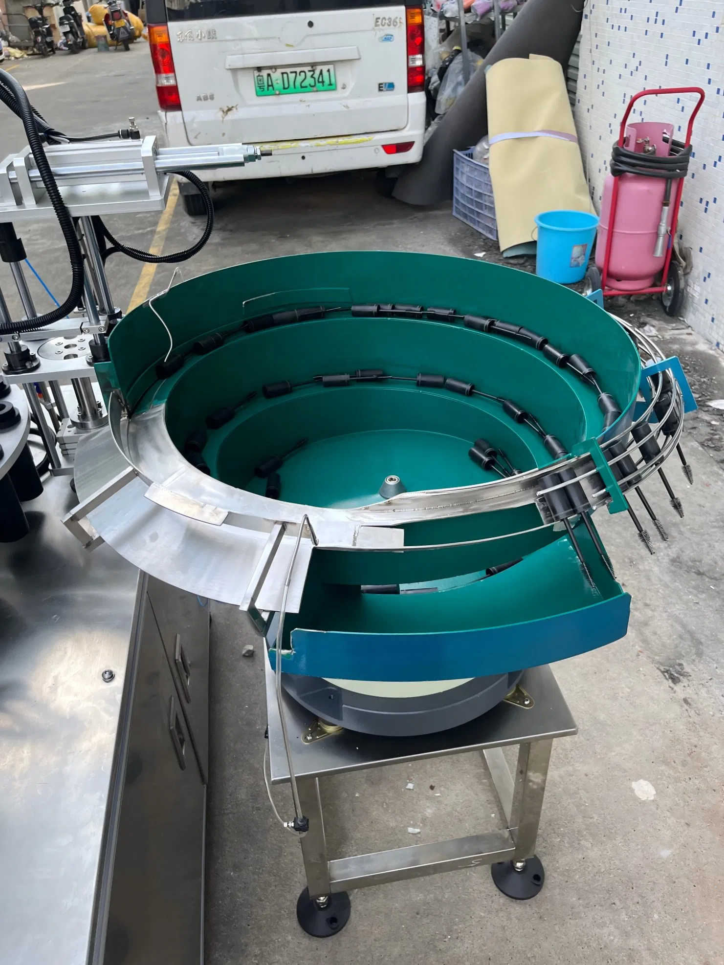 Máquina automática de llenado de brillo labial / lápiz labial, máscara de pestañas, delineador, pasta líquida