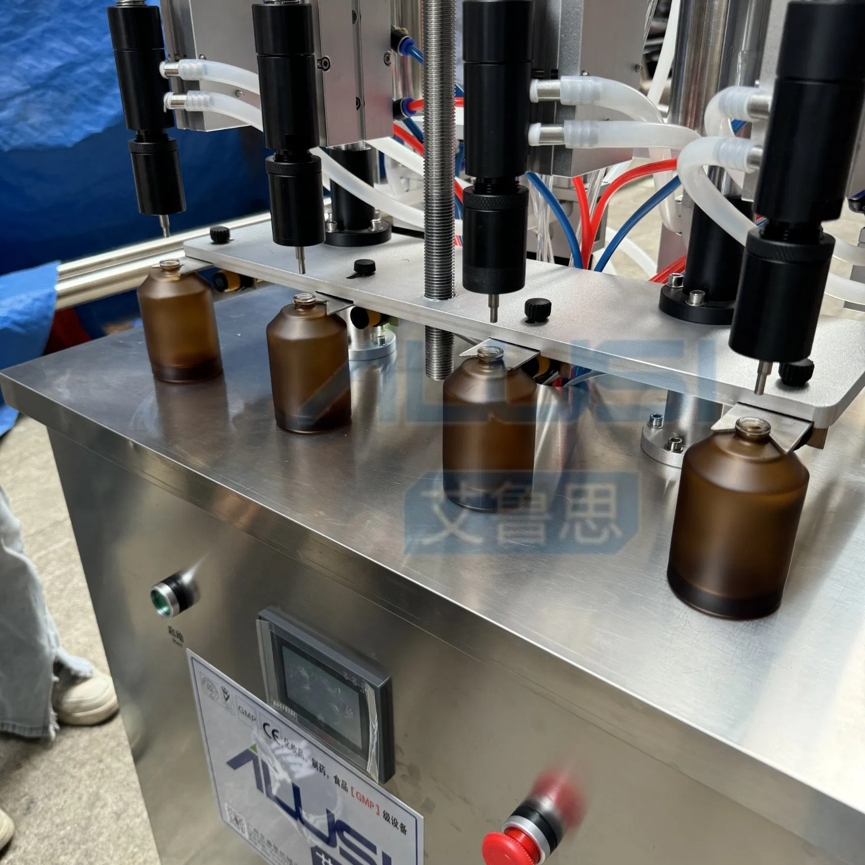 4-Head Máquina de llenado automática de botellas de aceite esencial líquido para pequeñas empresas de cosméticos, rellenadora de perfumes y líquidos fragantes