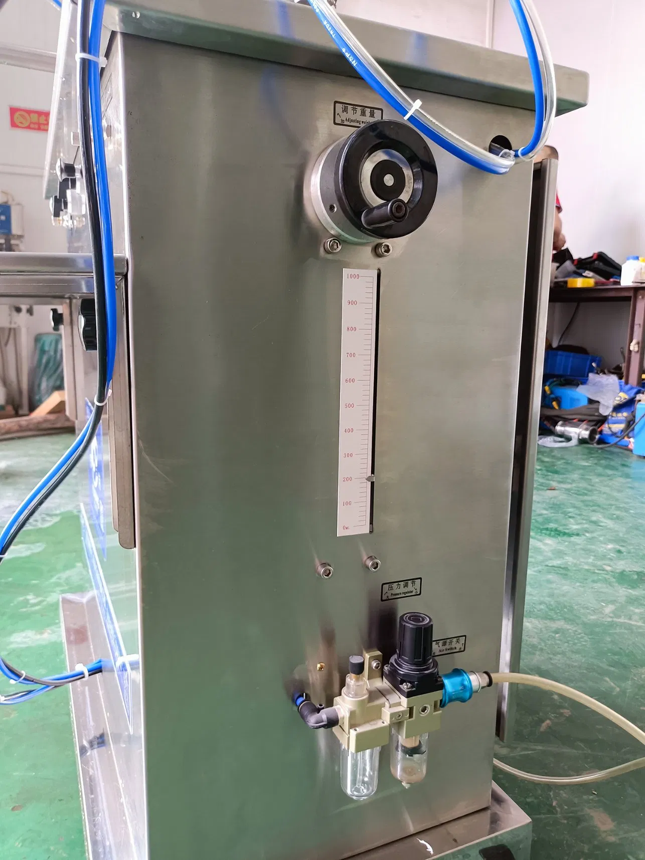 Cabezal de llenado y taponado semiautomático de doble boquilla neumática a granel