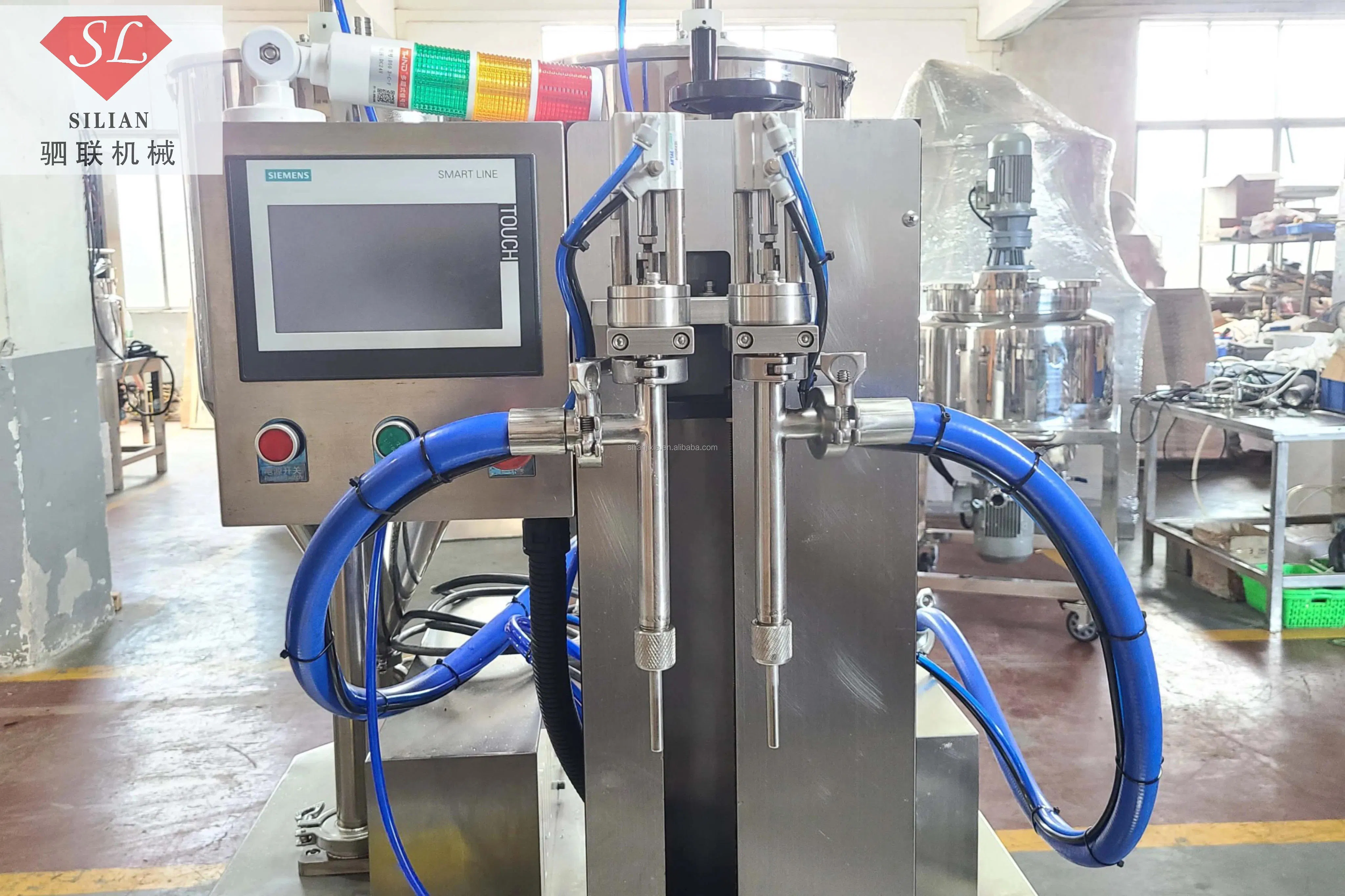 Máquina de llenado de crema de tipo lineal con inducción, bomba de engranaje servo, para bálsamo labial líquido automático de alta velocidad, pasta de lápiz labial, equipo cosmético diario de cabeza única