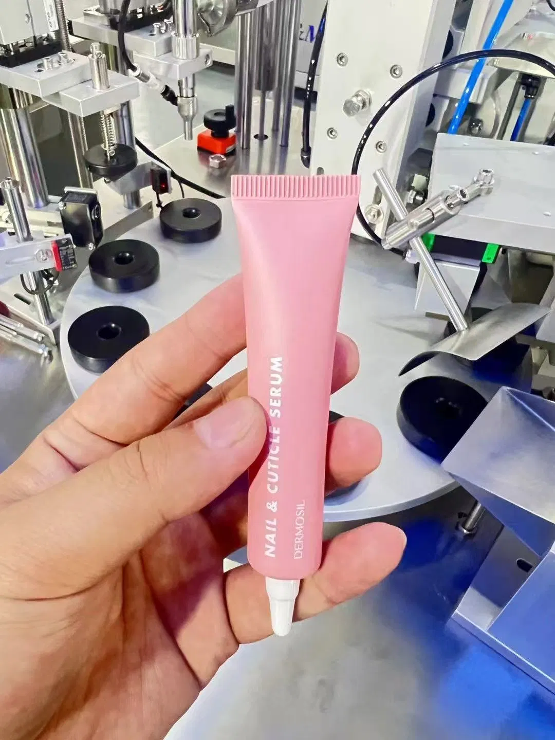 Máquina de llenado y sellado por ultrasonido de tubos de plástico para gel líquido cosmético