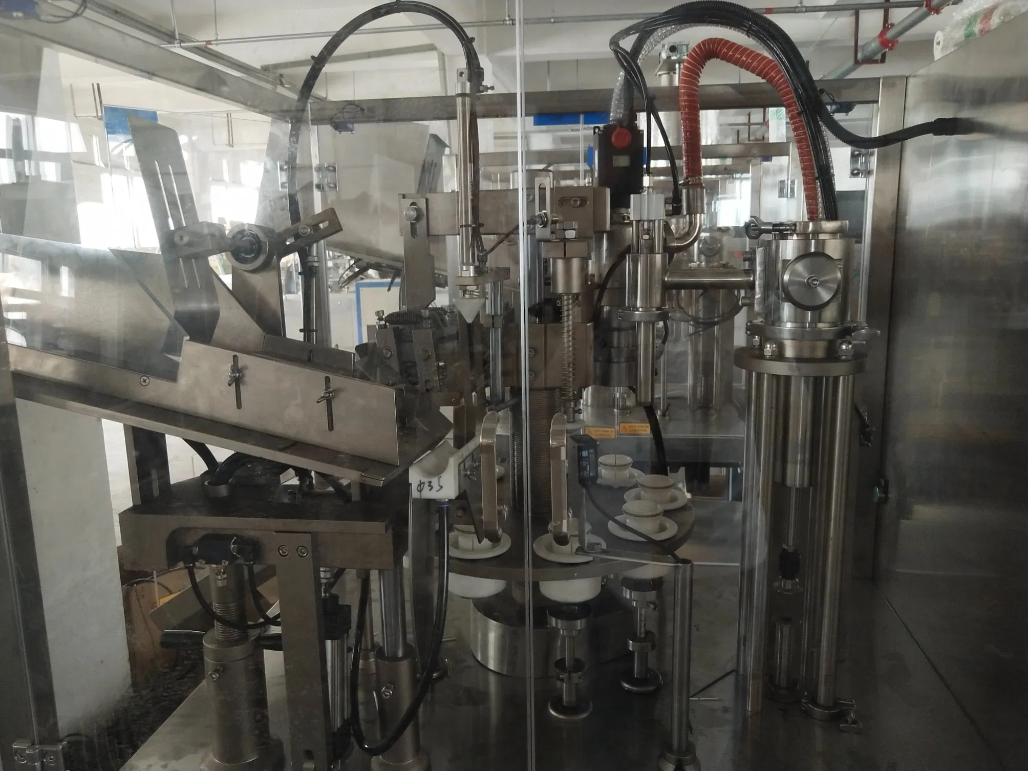Máquina automática de llenado y sellado de tubos de aluminio y plástico para crema cosmética, ungüento y gel