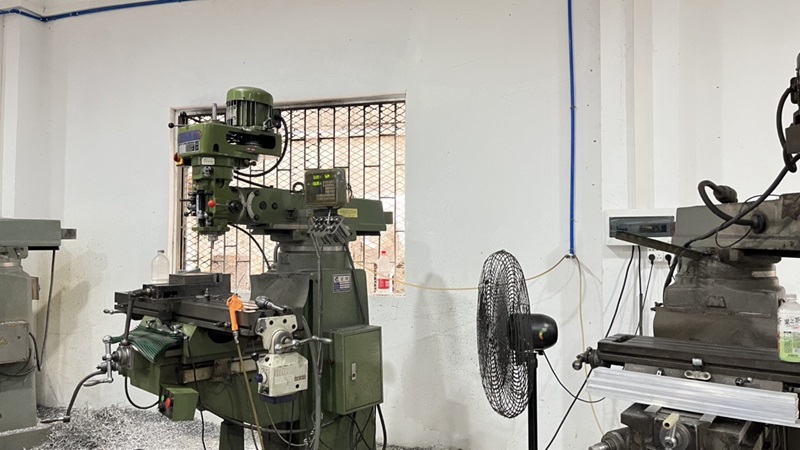 Fresadora Amp Machine - Procesamiento de metales de alta precisión para equipos cosméticos