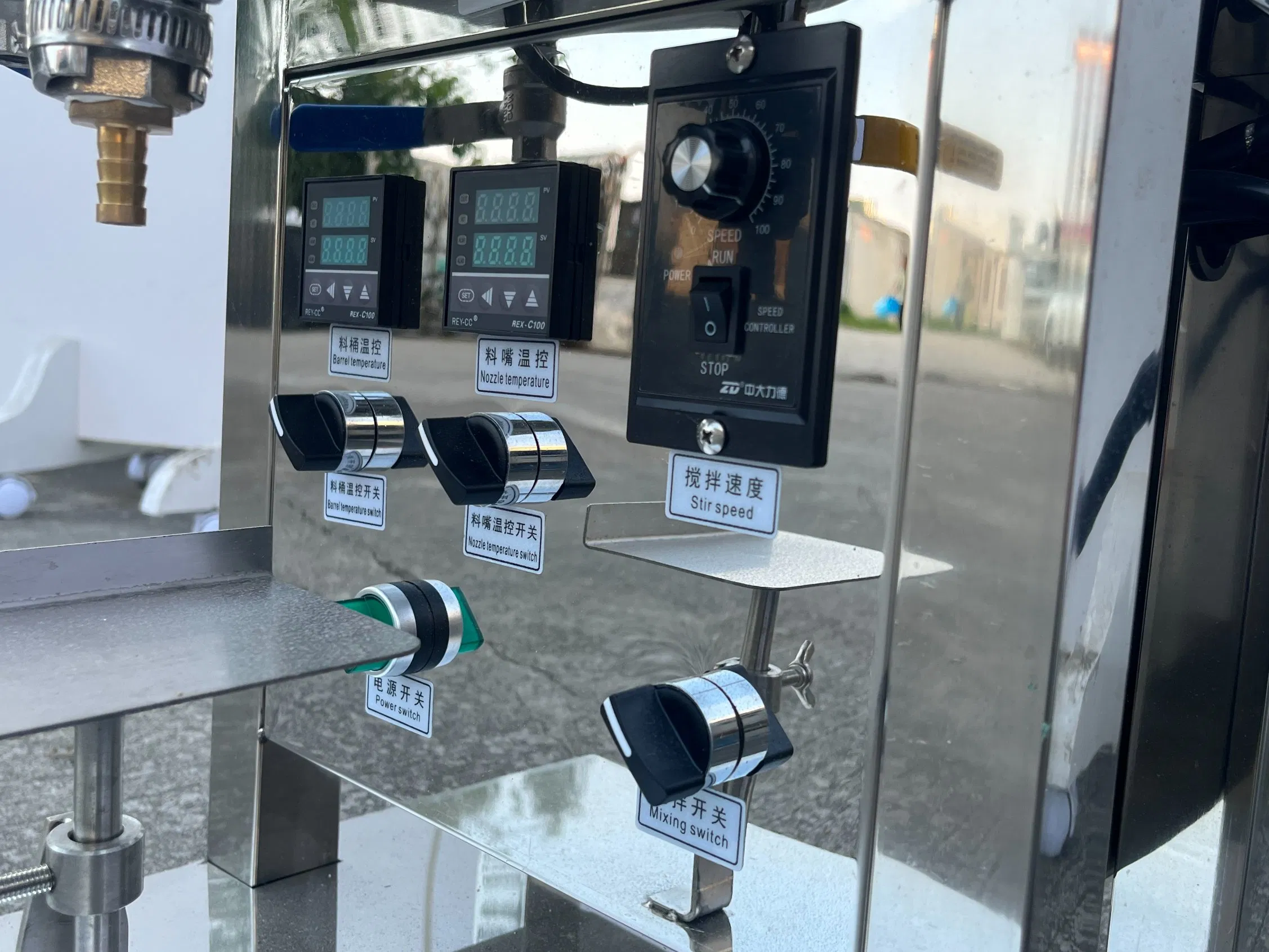 Máquina de Llenado y Calentamiento de Bálsamo Labial Semiautomática 20L