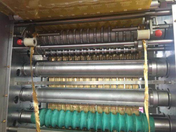Línea de producción automática de gránulos de polvo de pimienta de múltiples carriles