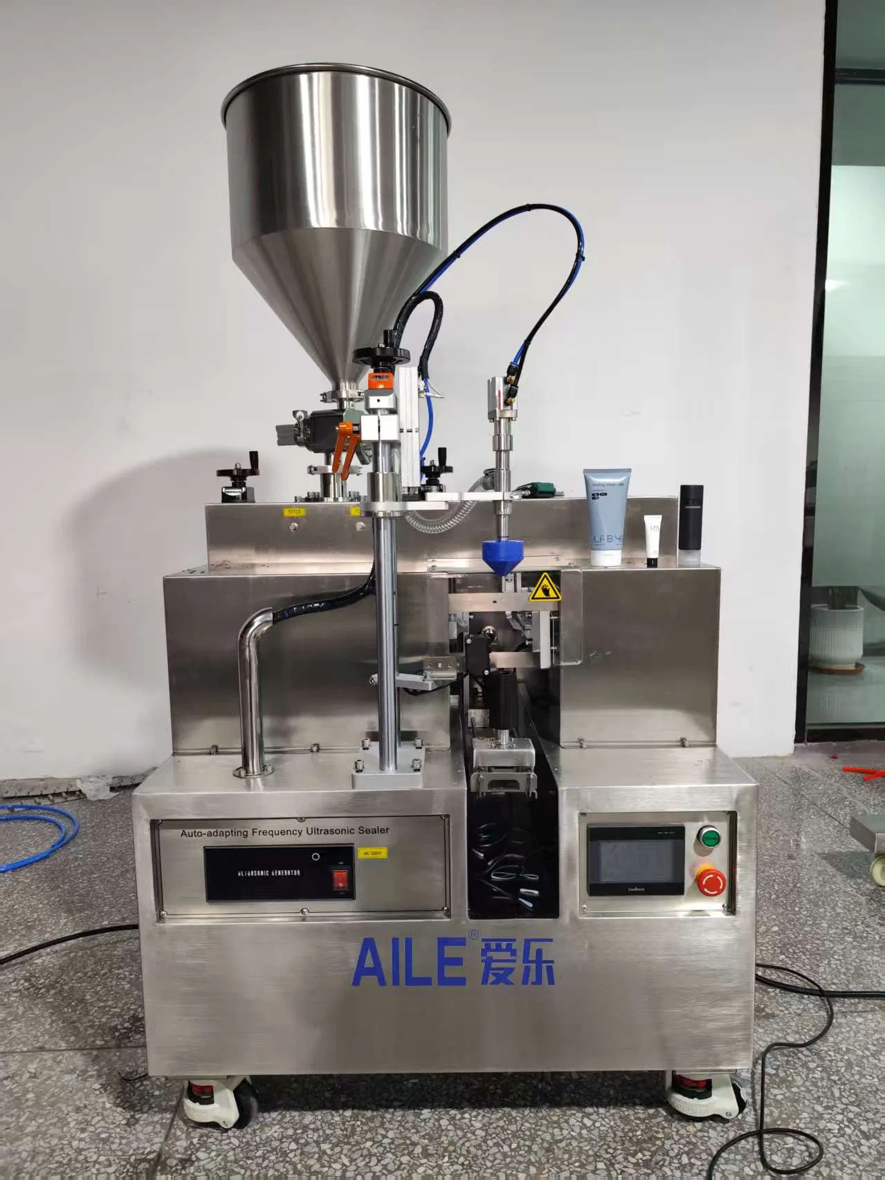 Máquina de llenado y sellado de tubos para pastas cosméticas, ungüentos, cremas