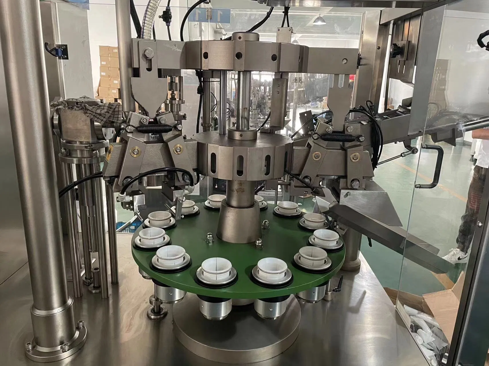 Máquina de llenado, sellado e impresión de tubos de plástico rotativos para crema de manos, protector solar, crema de maquillaje, loción cosmética y pasta