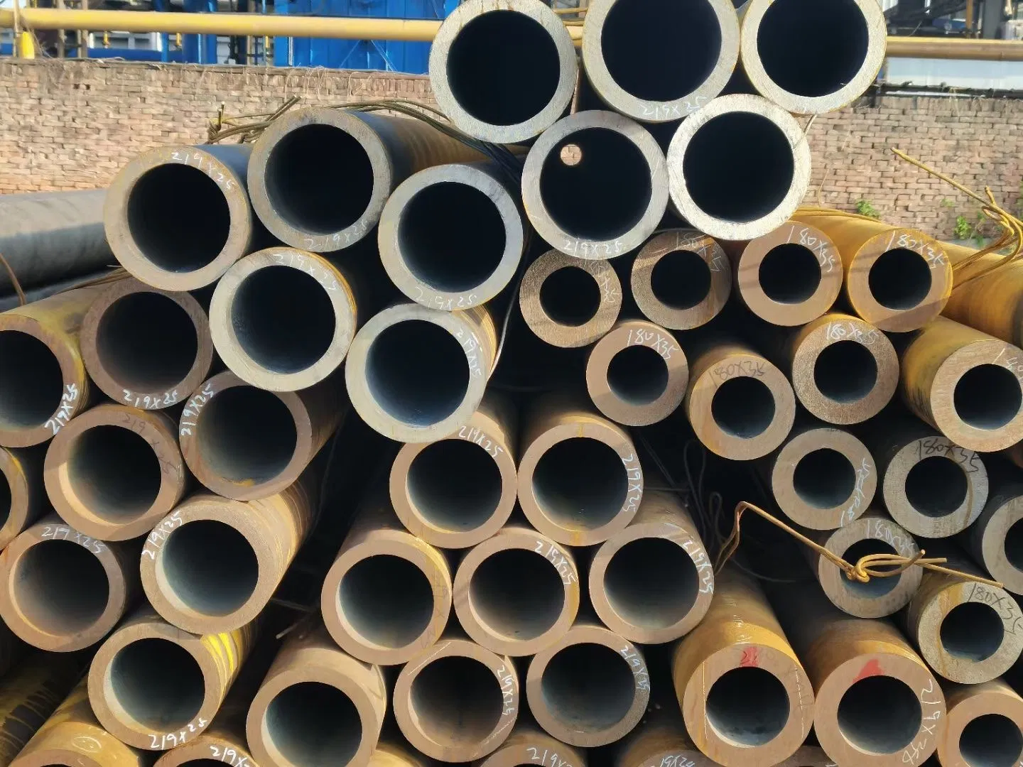 Reliable Supplier Carbon Steel CS Smls Petroleum Liquid Tube Customized Alloy Seamless Steel Pipe