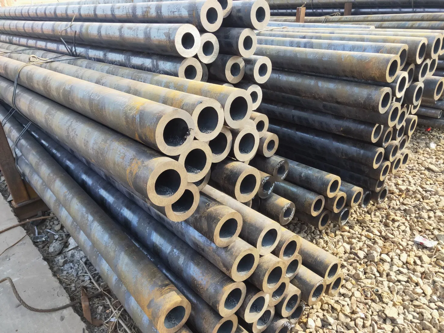 Large Diameter 16mn Alloy Steel Seamless Pipes - Low Temperature Resistant (≤ -40º C) - Thin-Walled (Wall Thickness 2-10mm) - GB/T 8163 Certified