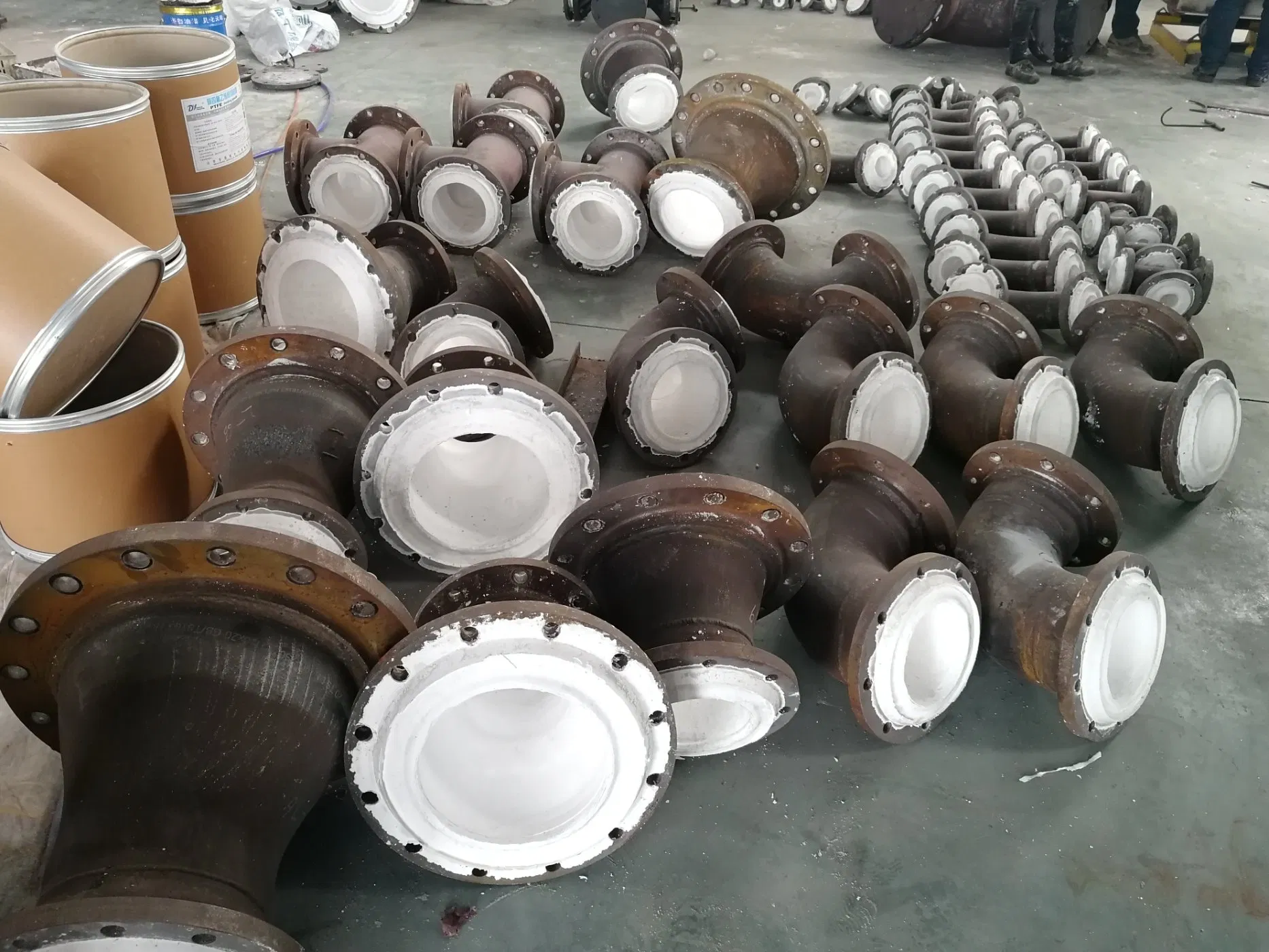 Stainless Steel or Carbon Steel PTFE Lined Pipe/ Column/ Elbow/ Pipeline/ Tee Cost-Effective Solution for Highly Corrosive Industrial Pipelines