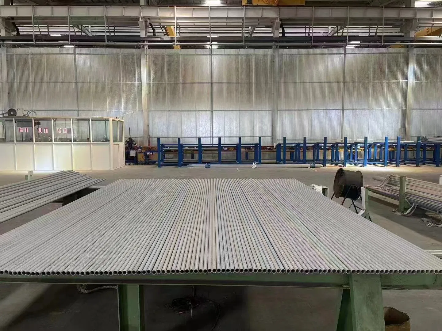 Premium 304L Seamless Stainless Steel Pipe for Industrial Applications