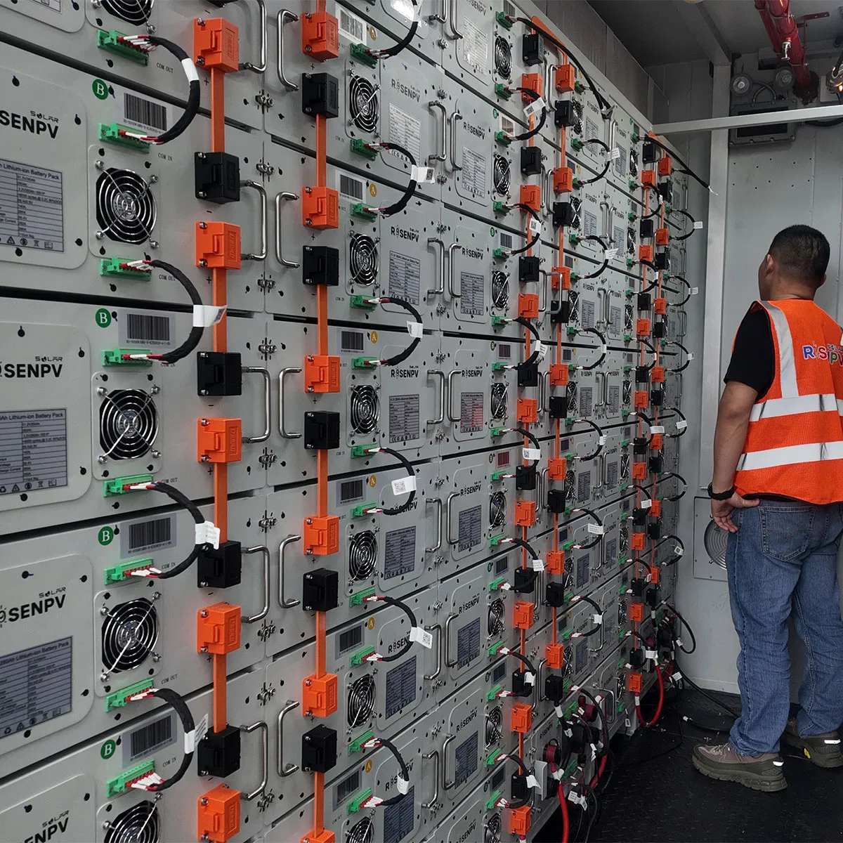 نظام الطاقة الشمسية القابل للتوصيل والتشغيل 50kw نظام الطاقة الشمسية خارج الشبكة 100kw 300kwh بنك بطاريات النظام الشمسي