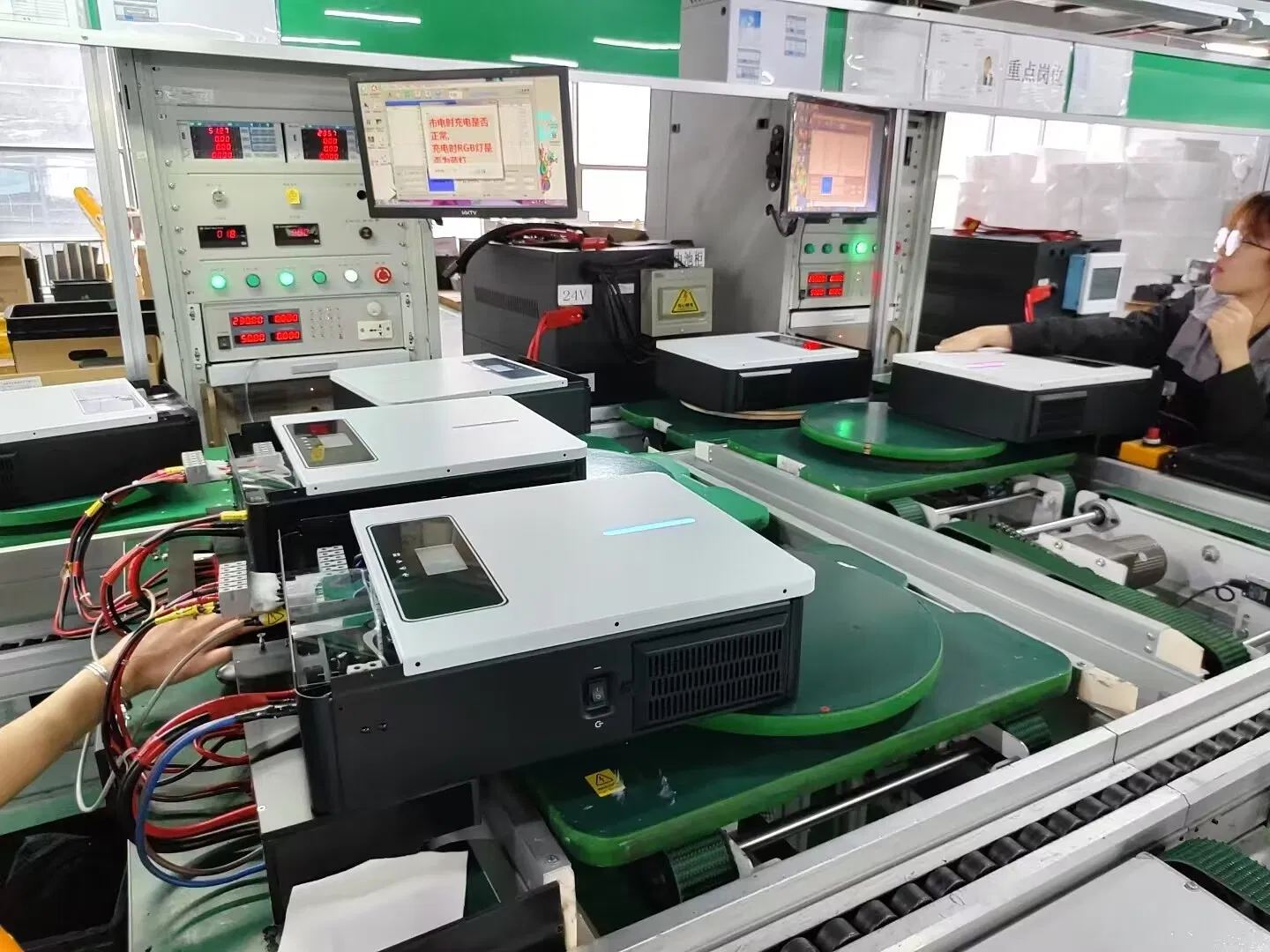 كفاءة عالية 24V 48V عاكس موجة جيبية نقية 6.2kw 8.2kw 9.6kw 10kw عاكس طاقة شمسية بنظام تقسيم الطور للطاقة الاحتياطية المنزلية