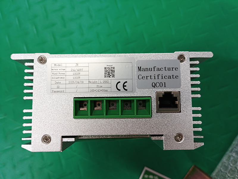 24V 600W جهاز تحكم شحن هجين مع حماية من الحمل الزائد بتقنية MPPT PWM لنظام مولد هجين يعمل بالطاقة الشمسية والرياح