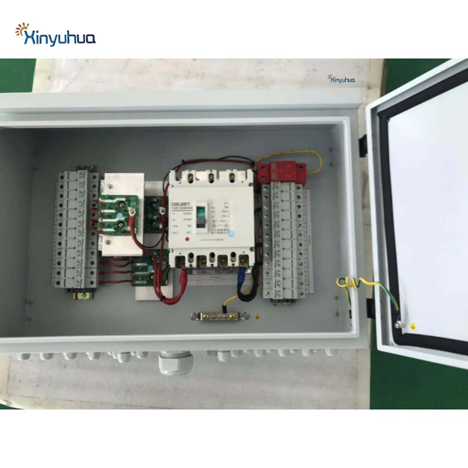 شهادة CE IEC صندوق تجميع الطاقة الشمسية DC 1000V 1500V مثبت على الحائط 8 في 1 خارج 2 سلاسل صندوق تقاطع الطاقة الشمسية