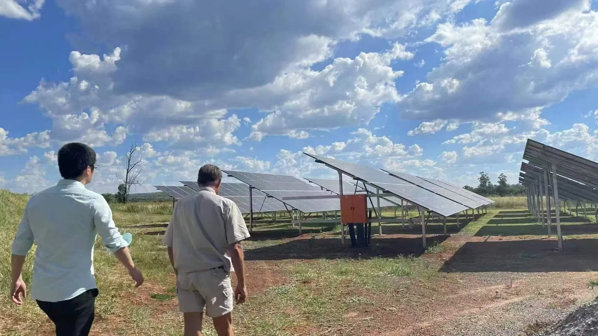 100kw 300kw 500kw 1MW 2MW 3MW نظام الطاقة الشمسية المتصل بالشبكة وغير المتصل بالشبكة LiFePO4 بطارية ليثيوم نظام تخزين الطاقة الصناعية والتجارية في حاويات