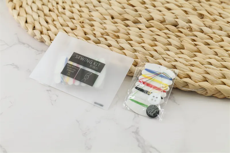 Kit de Costura de Viagem Compacto para Reparos Rápidos com Ferramentas Essenciais
