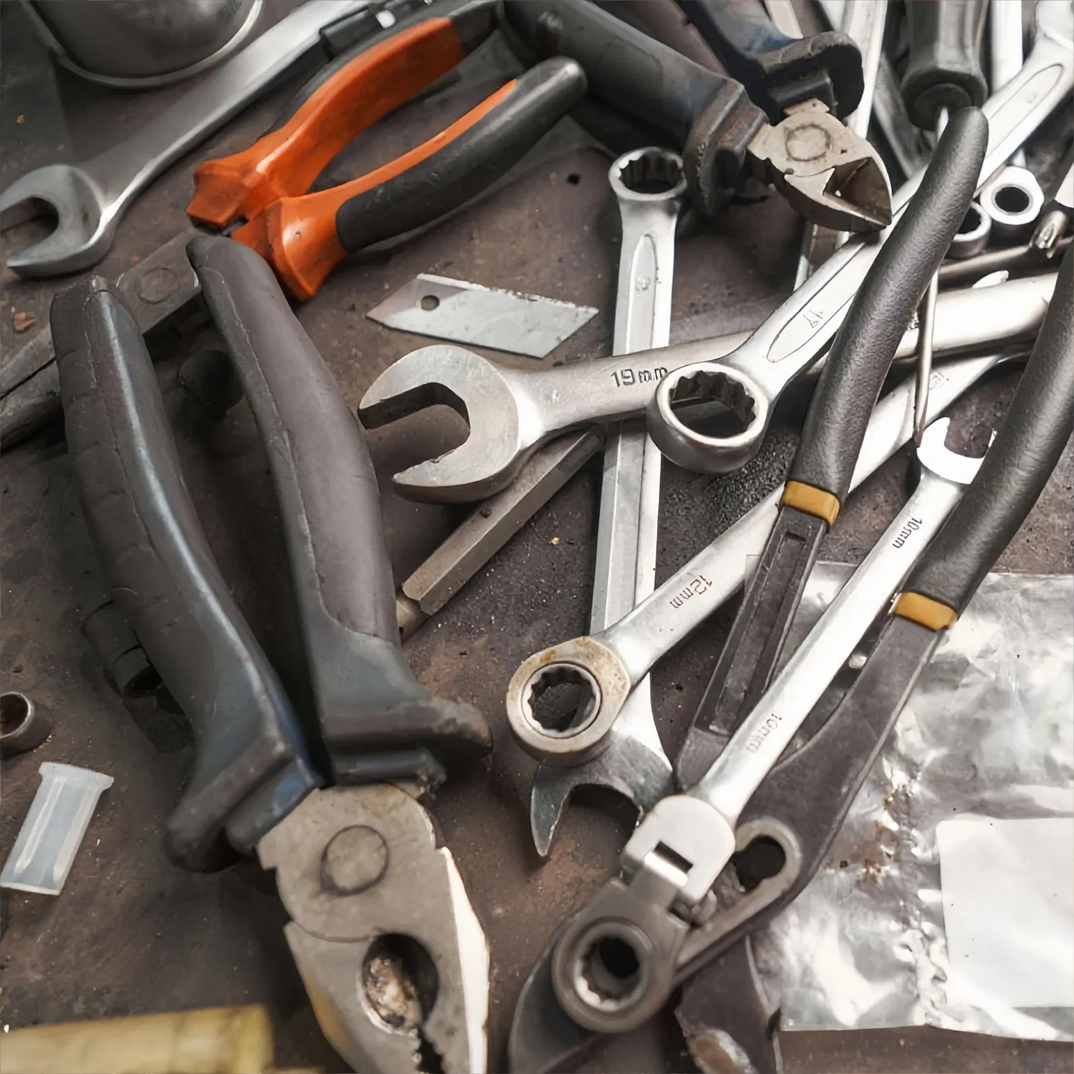 Kit de Ferramentas Combo Pesado 216PCS para Reparos Automotivos e Mecânicos, Inclui Chaves de Rato, Chaves de Fenda e Alicates