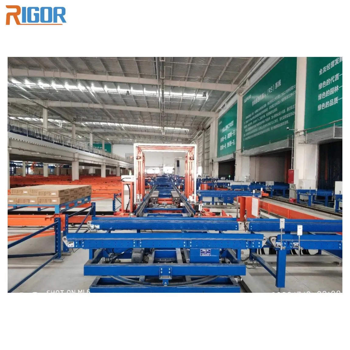 Robust Industrial Chain Conveyor System for Streamlined Material Handling