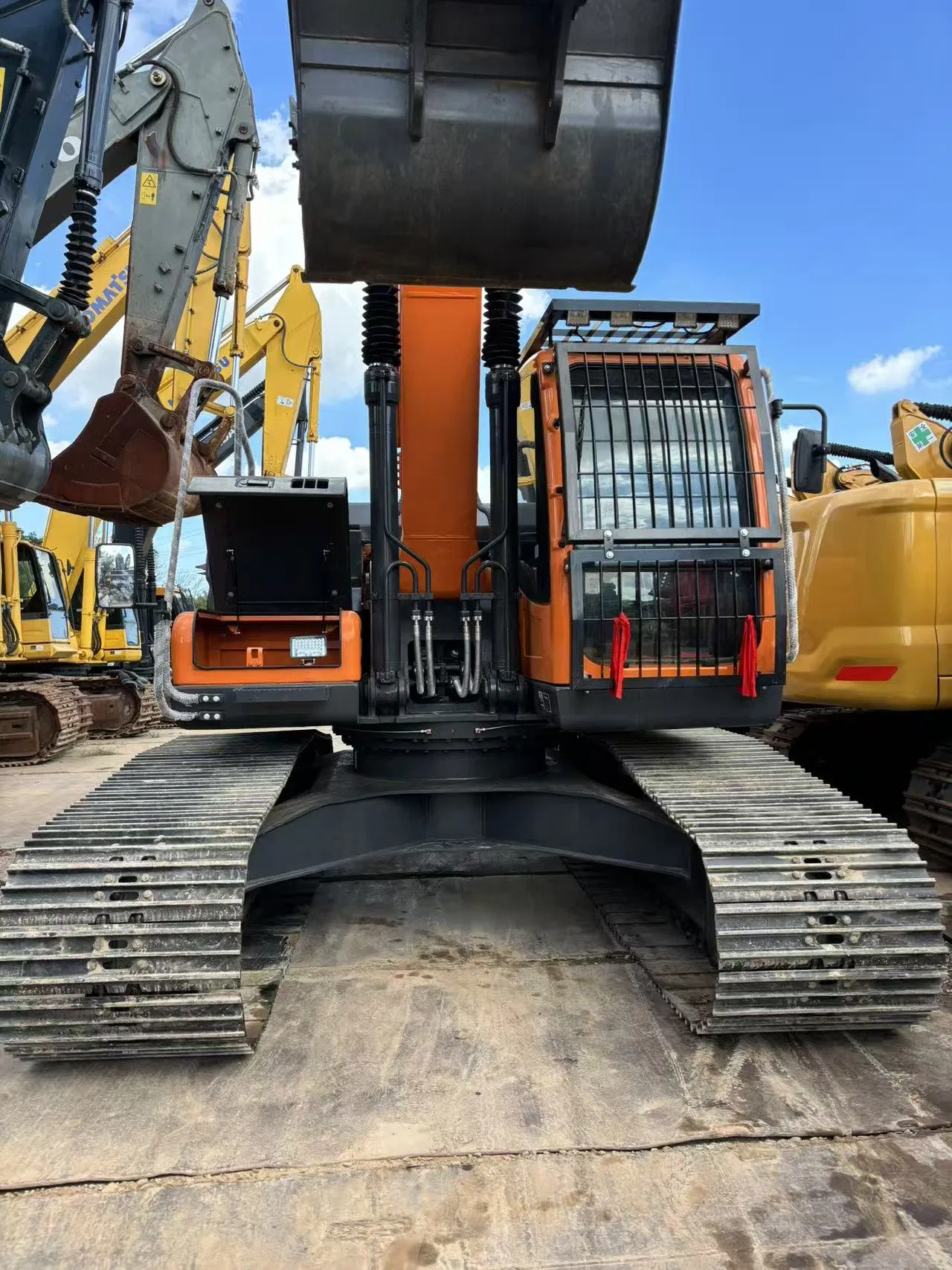New Develon 22t Hydraulic Excavator Dx225 for Efficient Excavation