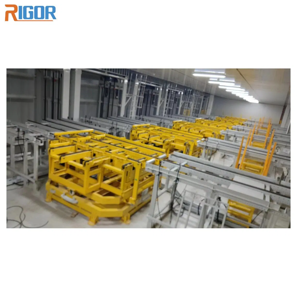Robust Industrial Chain Conveyor System for Streamlined Material Handling