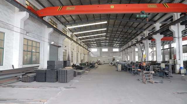 Heavy-duty material handling equipment for mining sites