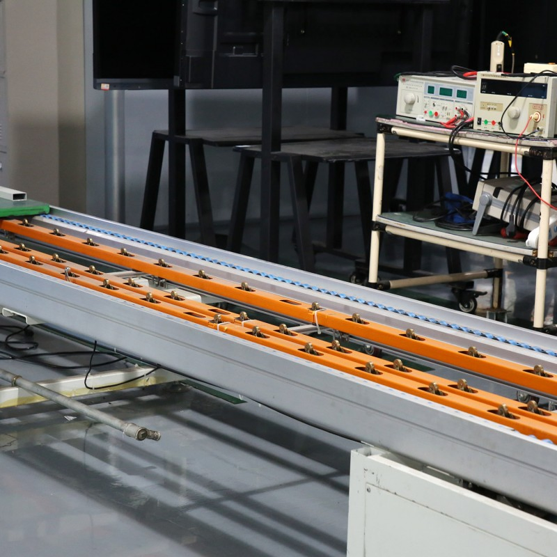 Reliable Heavy-Duty Chain Conveyor for Efficient Media Transmission