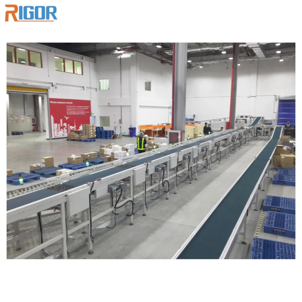 Efficient Industrial Conveyor System for Streamlined Material Handling