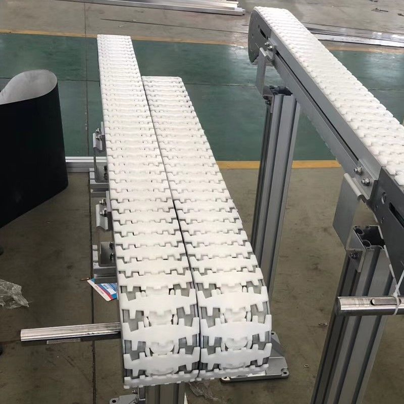 Linear Plastic Chain Conveyor System with Modular Construction for Efficient Product Transport and Flexible Material Handling