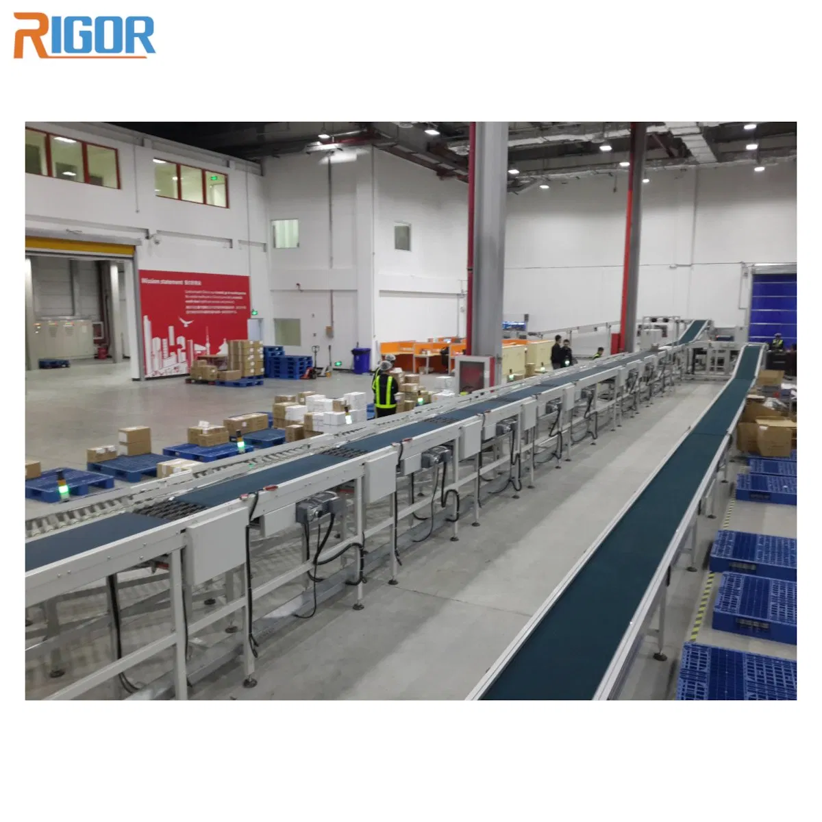 Efficient Industrial Conveyor System for Streamlined Material Handling