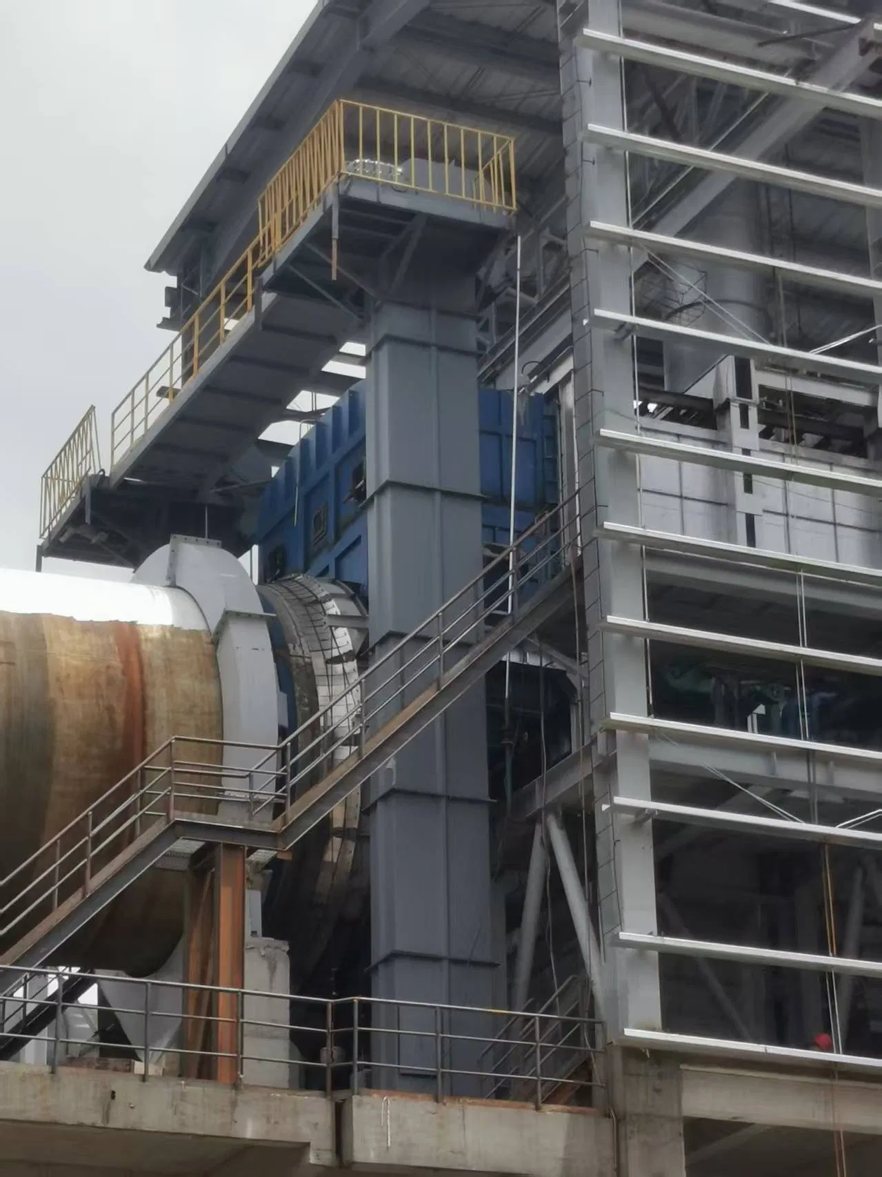 Heavy-Duty Bucket Elevators Heat Resistant Efficient Vertical Conveyor System