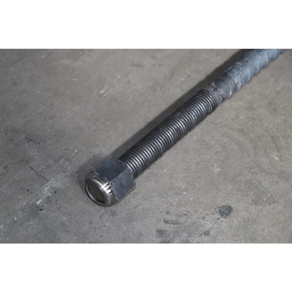 High-Torque Rock Bolts Firmly Fix The Tunnel Roof to Prevent Roof Collapse in High-Risk Excavation Areas.