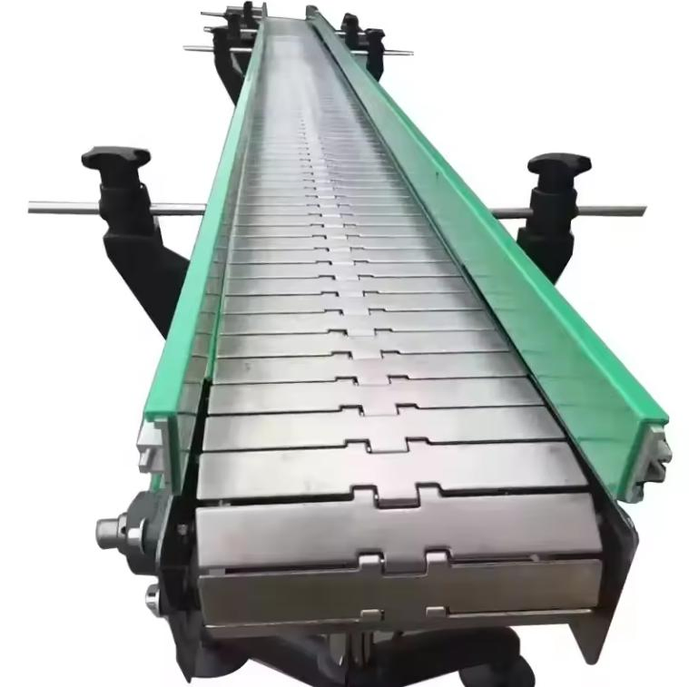 Linear Plastic Chain Conveyor System with Modular Construction for Efficient Product Transport and Flexible Material Handling