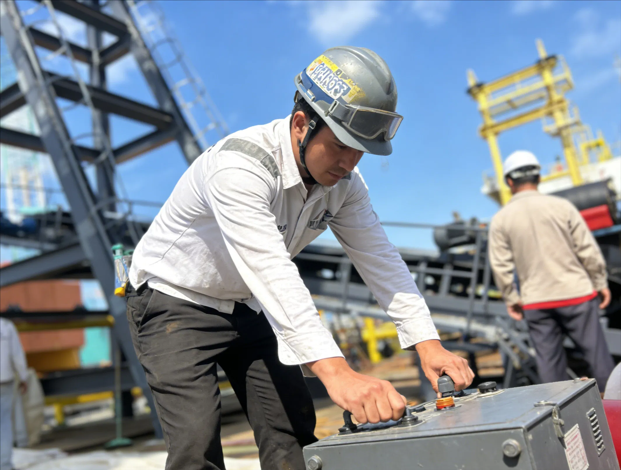 Advanced Lifting Customized Automatic Conveyor System for Heavy Industrial Material Handling