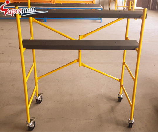 Versatile Mini Scaffolding System for Easy Transport and Use