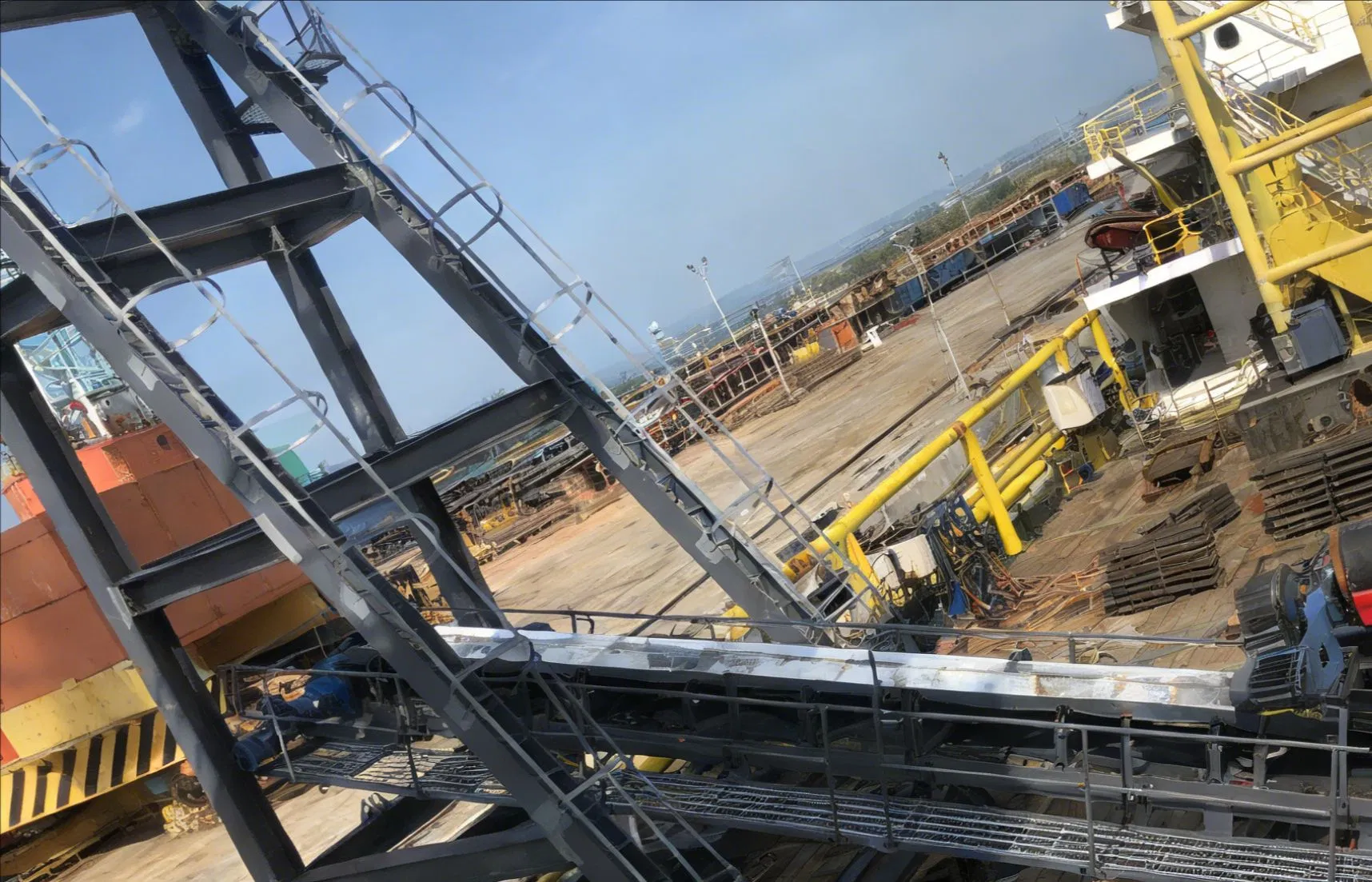 Advanced Lifting Customized Automatic Conveyor System for Heavy Industrial Material Handling