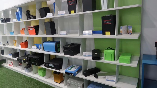 Commercial battery storage solution for business applications