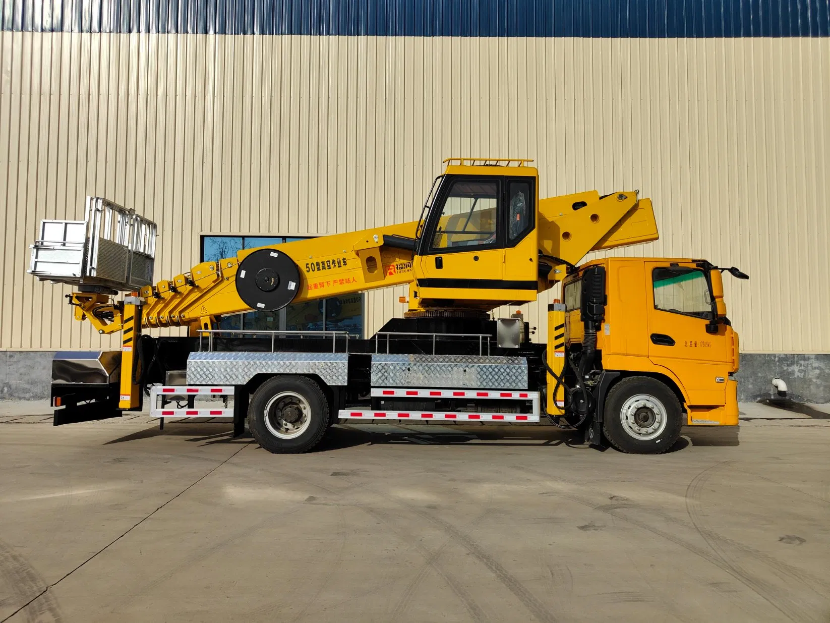 60m Aerial Work Platform Hydraulic Truck Mounted Aerial Work Platform Aerial Lift Bucket Trucks with Telescopic