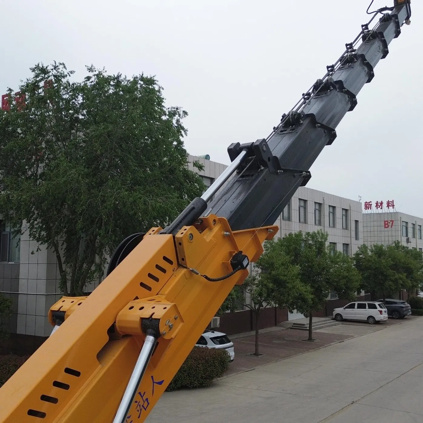 High-Altitude Work Platform Models 32m with Straight Arm for Lifting Transporting Personnel Diesel Fuel New Condition