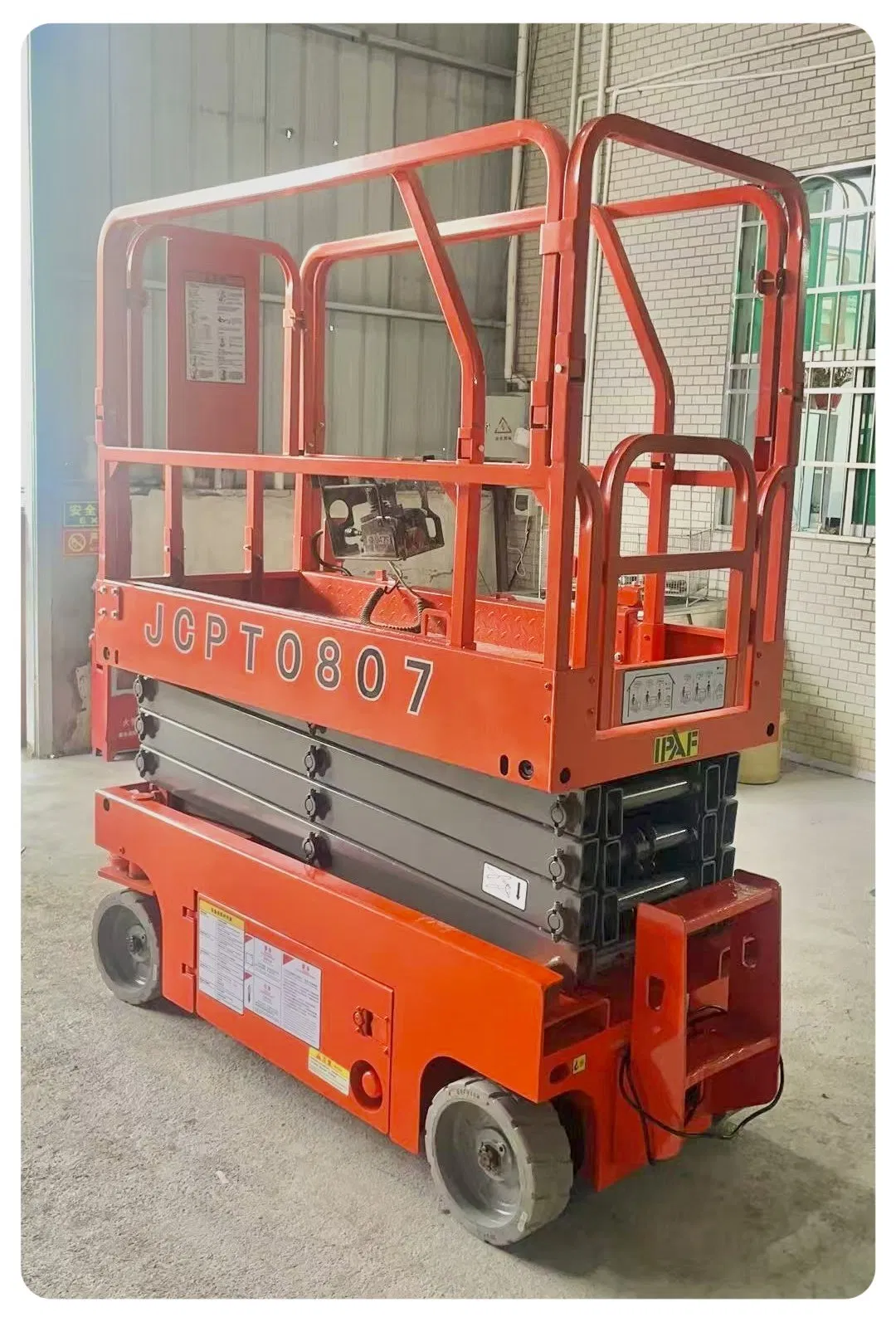 Compact Aerial Work Platform for Efficient Renovation Tasks